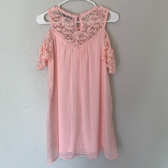 VALENTINES DAY COLLECTION:NWT Francesca’s Blue Rain Pink Cold-Shouldered Dress - Picture 5 of 8